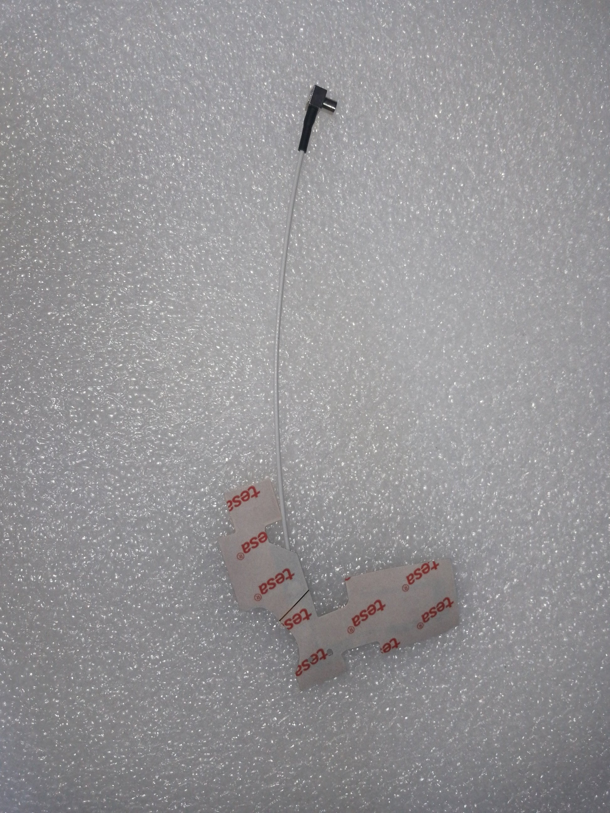 YC.DZ.AA000404-4G Antenna (Left)