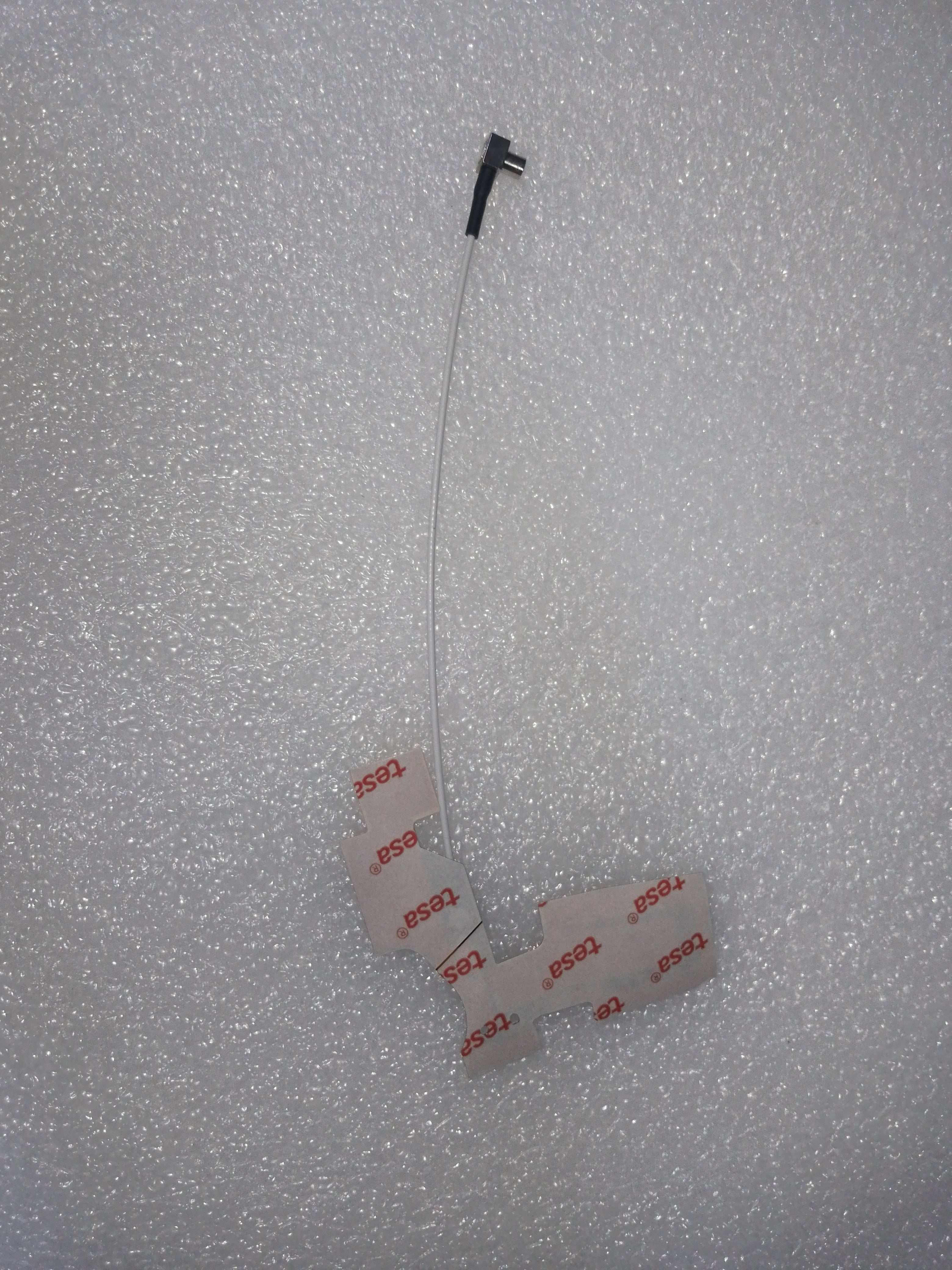 YC.DZ.AA000404-4G Antenna (Left)