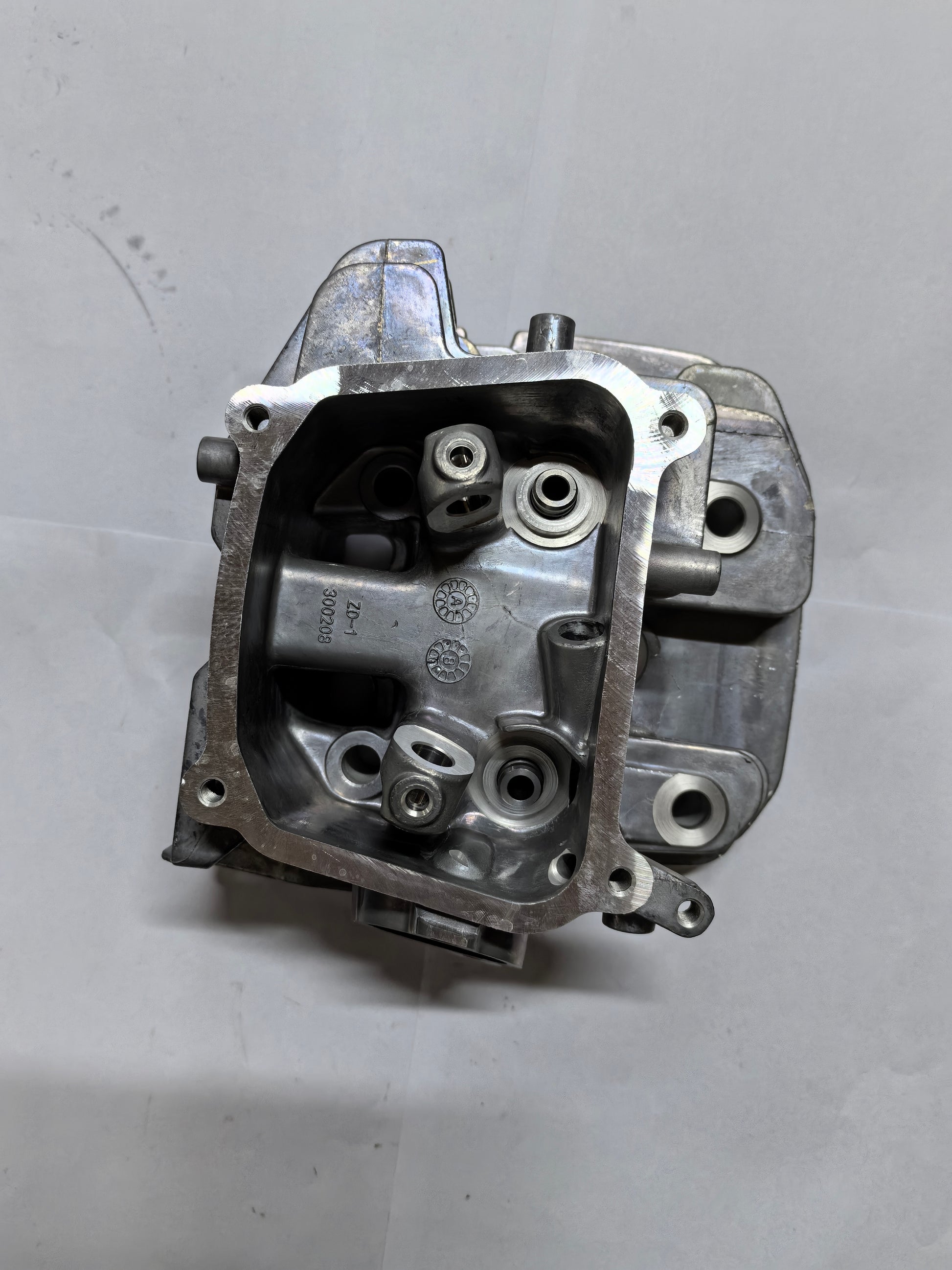 YC.DZ.GR000704-D14000iE-Cylinder Head（ZS）