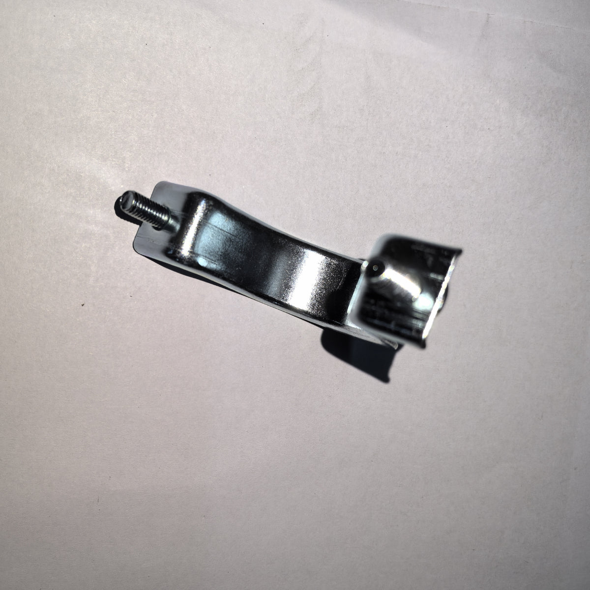 YC.DZ.GR000855-D14000iE – Air Intake Hose Mounting Lug (ZS)